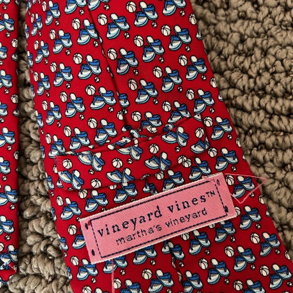 Vineyard Vines Men’s Flip Flop Tie - Picture 3 of 3